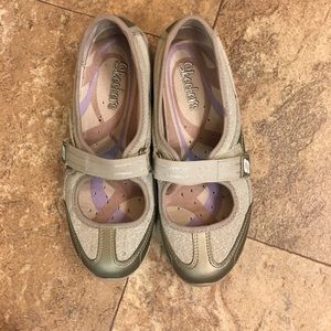 Sketchers Velcro sneakers